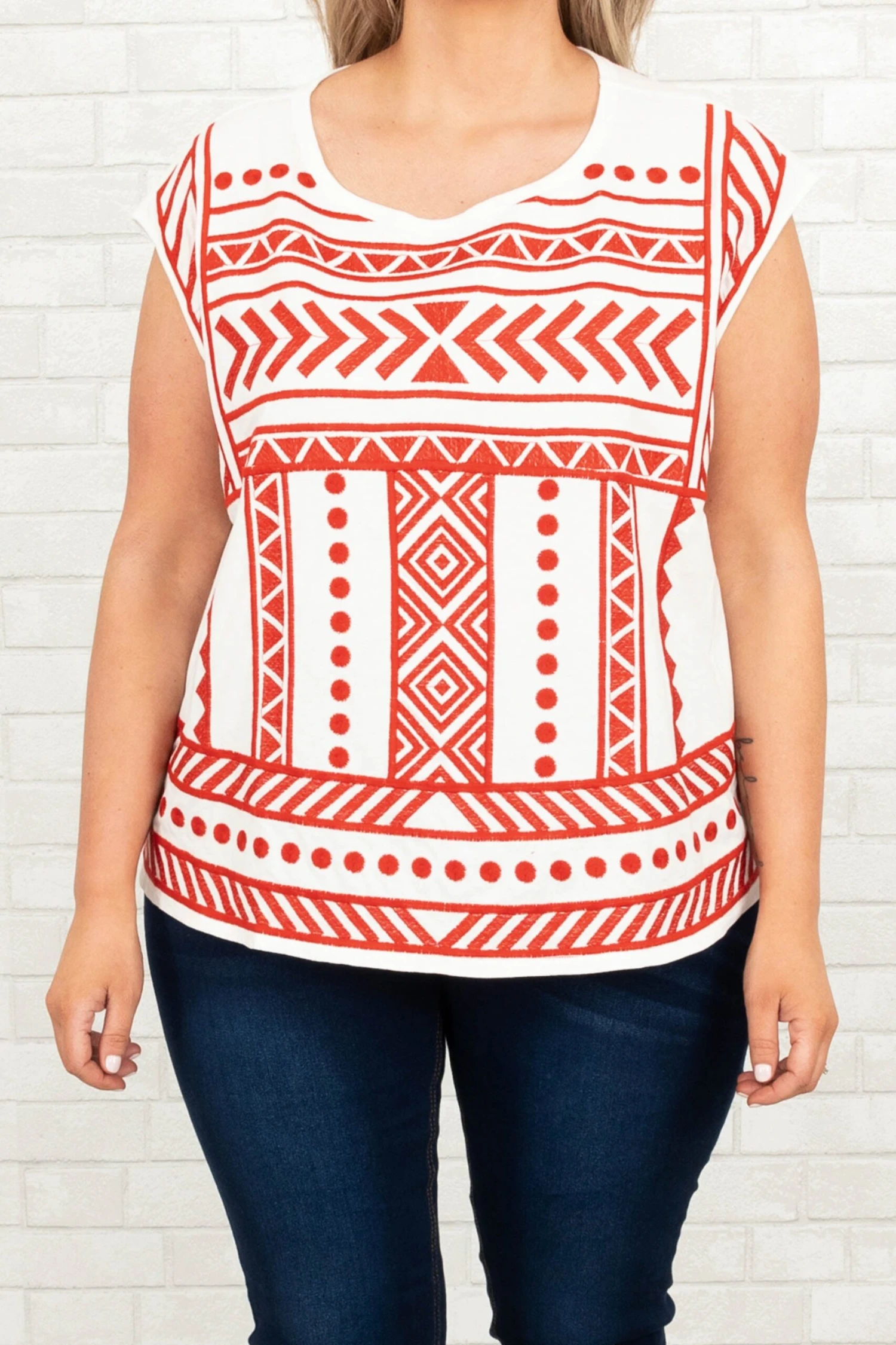 A Bit Confusing Top, Ivory-Red 4 A Bit Confusing Top, Ivory-Red - Image 4