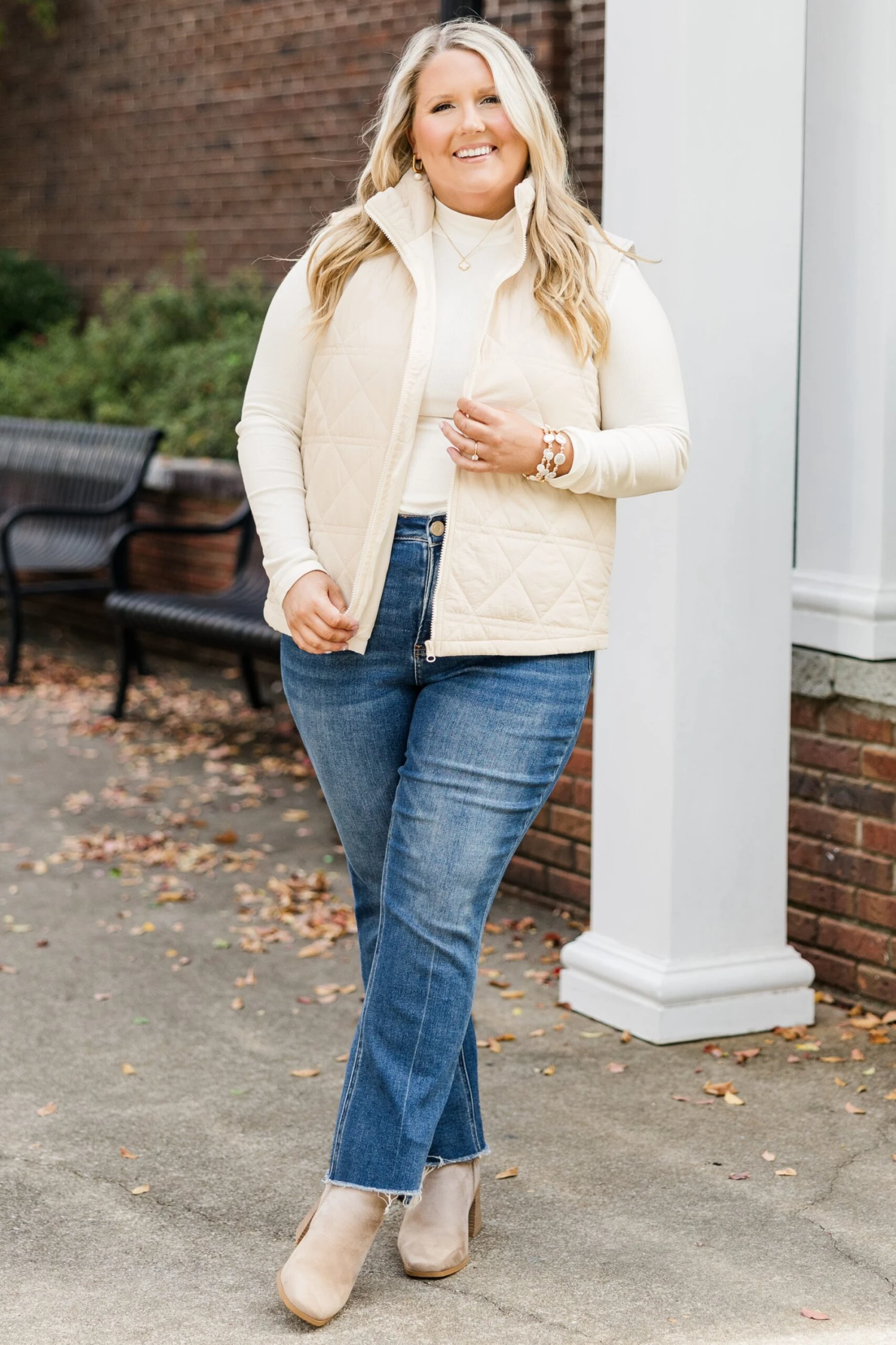 Comfort Cutie Vest, Cream 3 Comfort Cutie Vest, Cream - Image 3