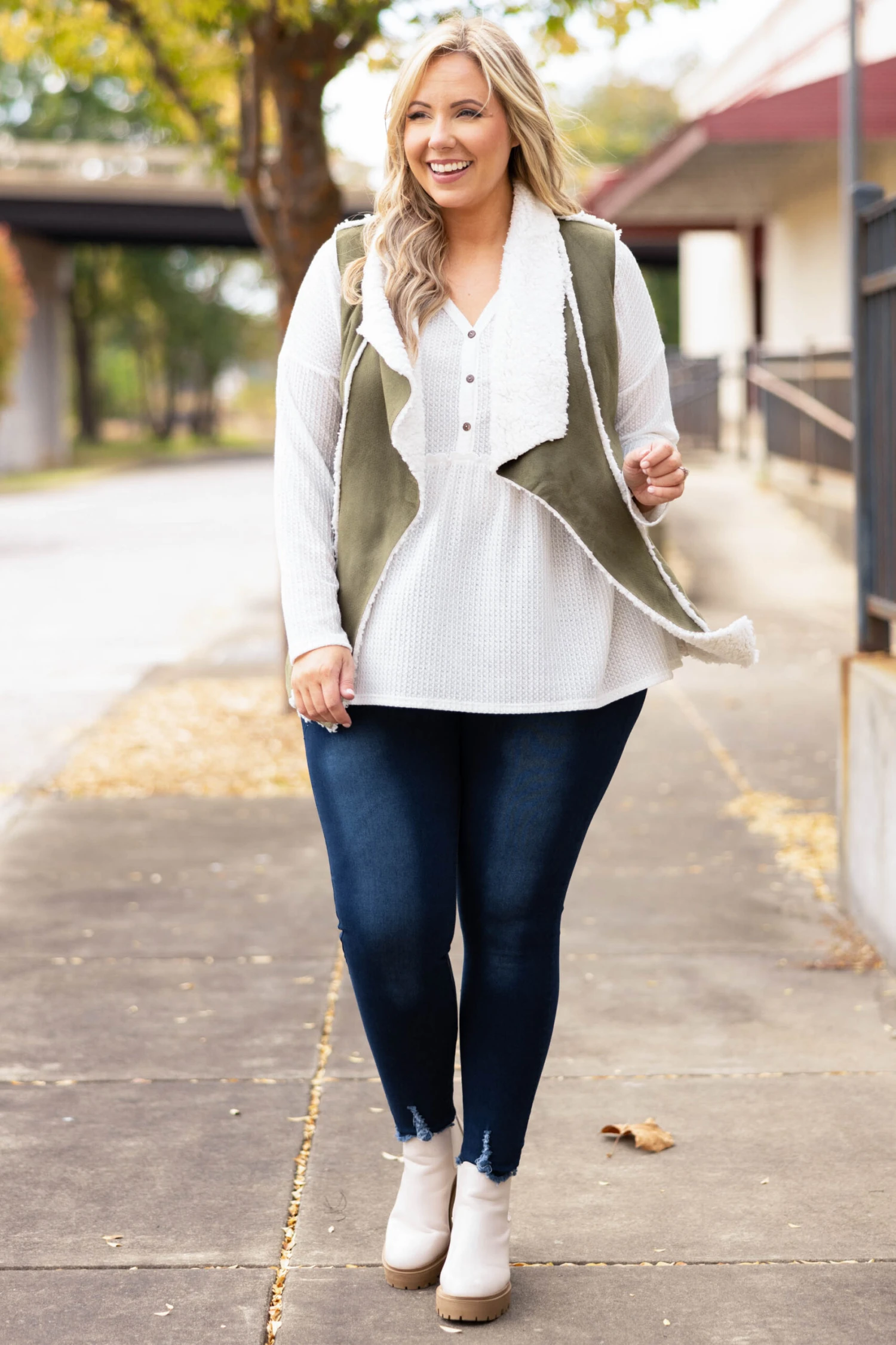 Venice Vest, Olive 2 Venice Vest, Olive - Image 2