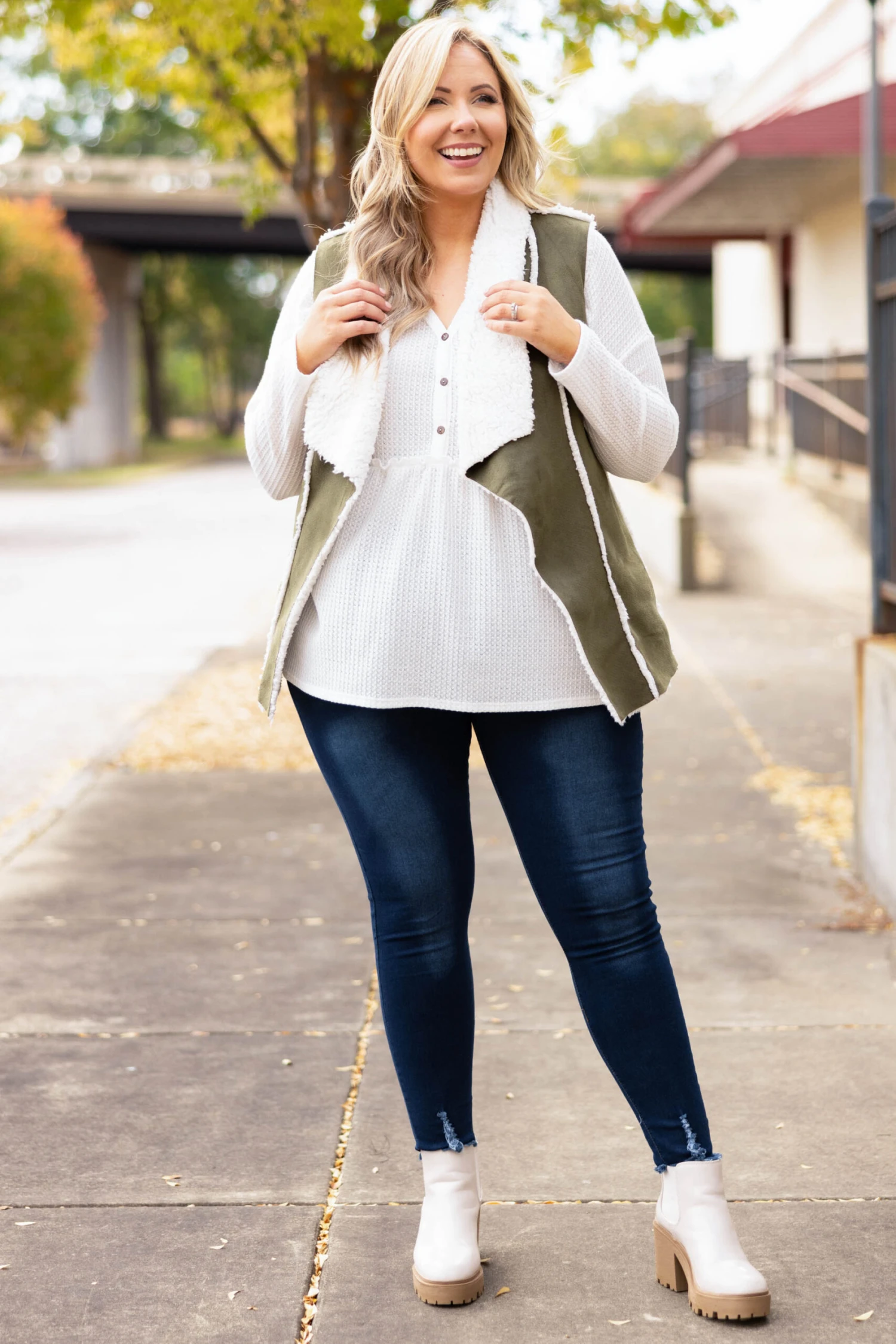 Venice Vest, Olive 3 Venice Vest, Olive - Image 3