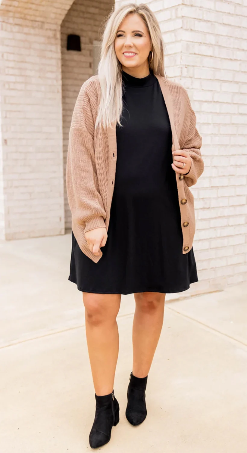 8 Essential Items to Add to Your Fall Capsule Wardrobe 4 8 Essential Items to Add to Your Fall Capsule Wardrobe -Chic Soul Store full figured woman warm winters are coming cardigan mocha